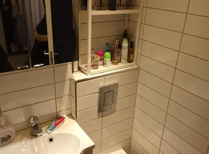 Great Close To Royal Castle *